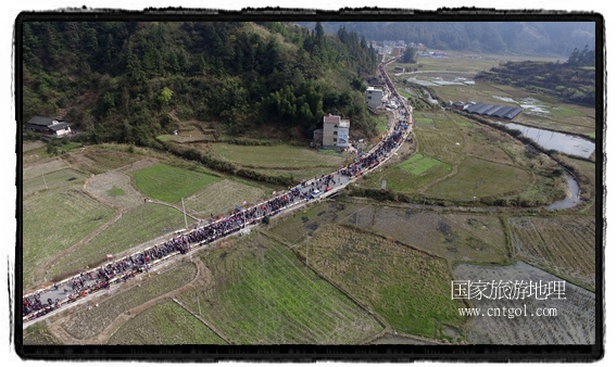 1700桌合攏宴，總長3.7公里，10380人同桌就餐，創(chuàng)歷史之最