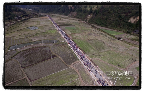 1700桌合攏宴，總長3.7公里，10380人同桌就餐，創(chuàng)歷史之最