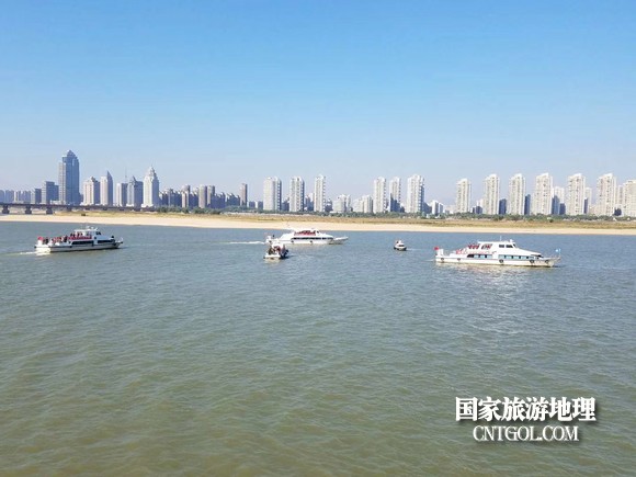 江西開展呵護一湖清水，嚴(yán)厲打擊非法采砂行動（圖）